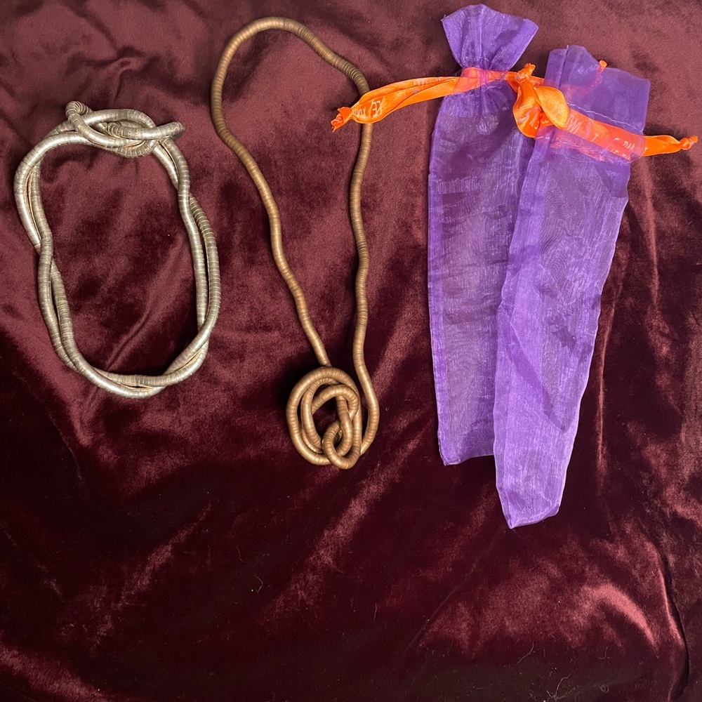 Le Twist necklaces: Set of two with bags